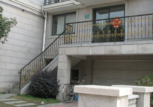 ロートアイアン,階段フェンス,フェンス,ロートアルミ,アイアン,アルミ,階段,輸入住宅,おしゃれ