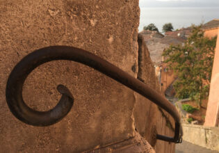 ロートアイアン,壁付け手すり,アイアン,手すり,おしゃれ,階段手摺,輸入住宅,フォージマン,輸入建材