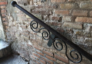 ロートアイアン,壁付け手すり,アイアン,手すり,おしゃれ,階段手摺,輸入住宅,フォージマン,輸入建材