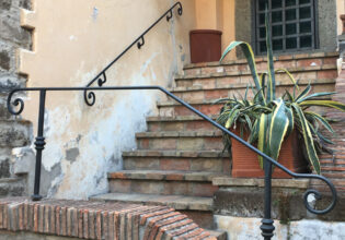 手摺,アイアン,壁付け手すり,ロートアイアン,階段手摺,アルミ,おしゃれ,ポーチ