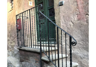 ロートアイアン,階段フェンス,フェンス,ロートアルミ,アイアン,アルミ,階段,輸入住宅,おしゃれ