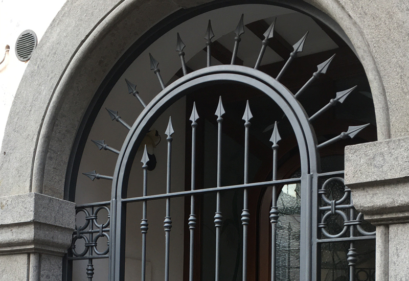 門扉,ロートアイアン,両開き,アイアン,おしゃれ,門扉,扉,アンティーク,大きい,鉄,アルミ,ロートアルミ