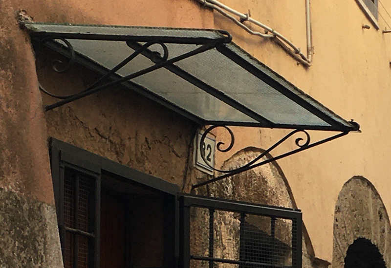 庇,ロートアイアン,キャノピー,アイアン,ロートアルミ,ブラケット,装飾,おしゃれ,輸入住宅,おしゃれな家