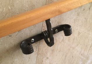 ロートアイアン,壁付け手すり,アイアン,手すり,おしゃれ,階段手摺,輸入住宅,フォージマン,輸入建材