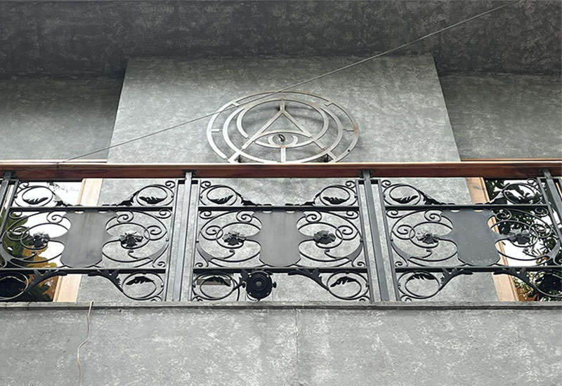 Exterior Decoration and Fence