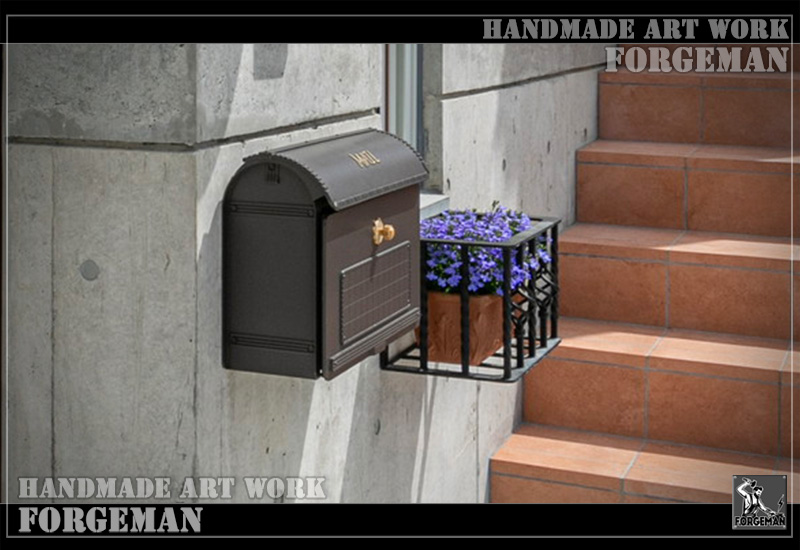 耐久性に優れたシンプルで重圧な縦格子デザインのフラワーボックス